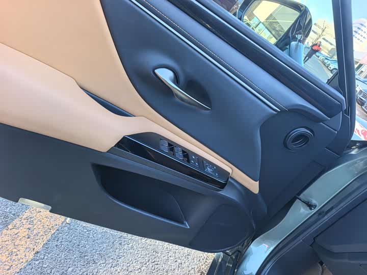 Фото 5 - Lexus ES