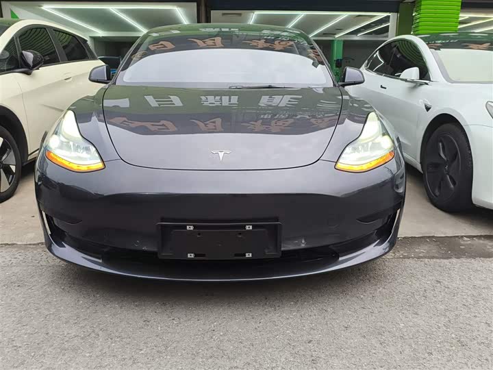 Фото 3 - Tesla Model 3