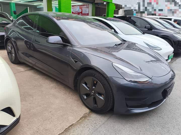 Фото 4 - Tesla Model 3