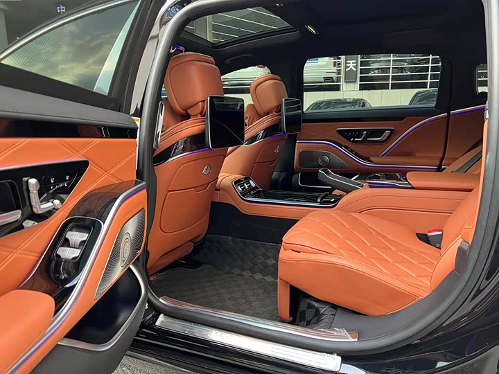 Фото 4 - Mercedes-Benz Maybach S-Class