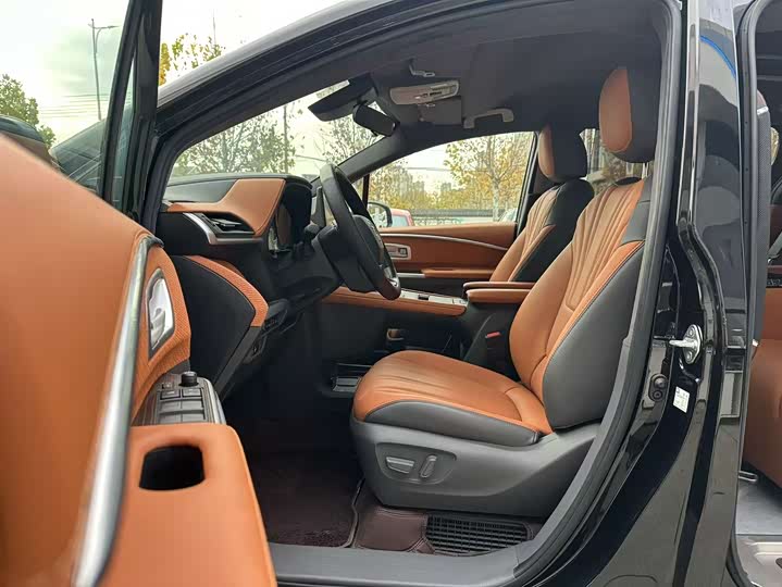 Фото 7 - Toyota Sienna