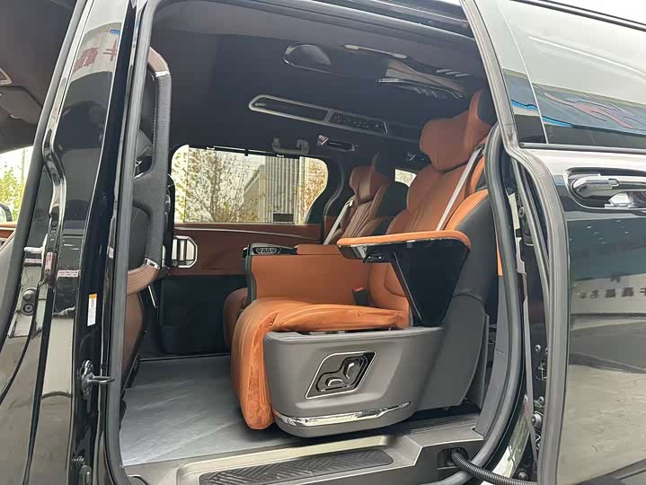 Фото 8 - Toyota Sienna