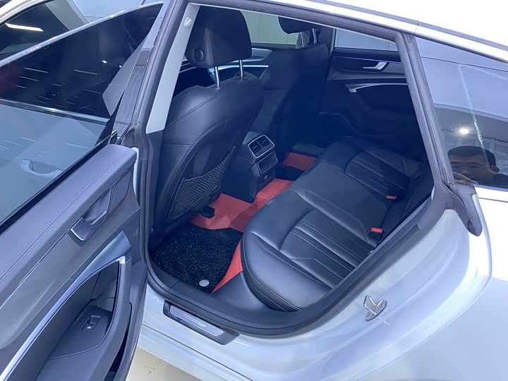 Фото 5 - Audi A7