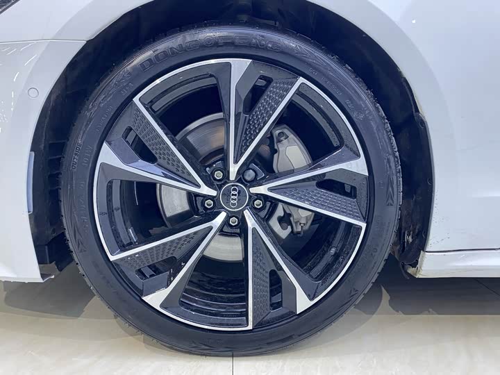 Фото 8 - Audi A7