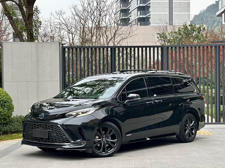 Фото 1 - Toyota Granvia