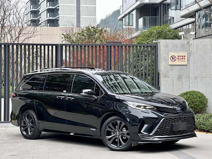 Фото 3 - Toyota Granvia