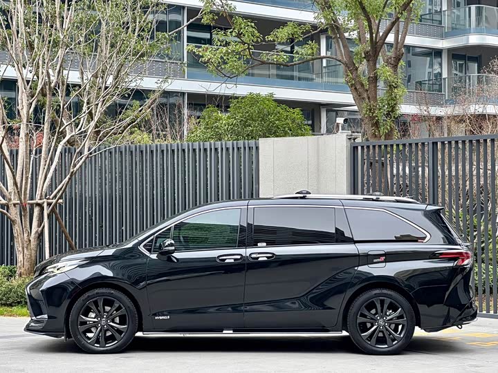 Фото 4 - Toyota Granvia