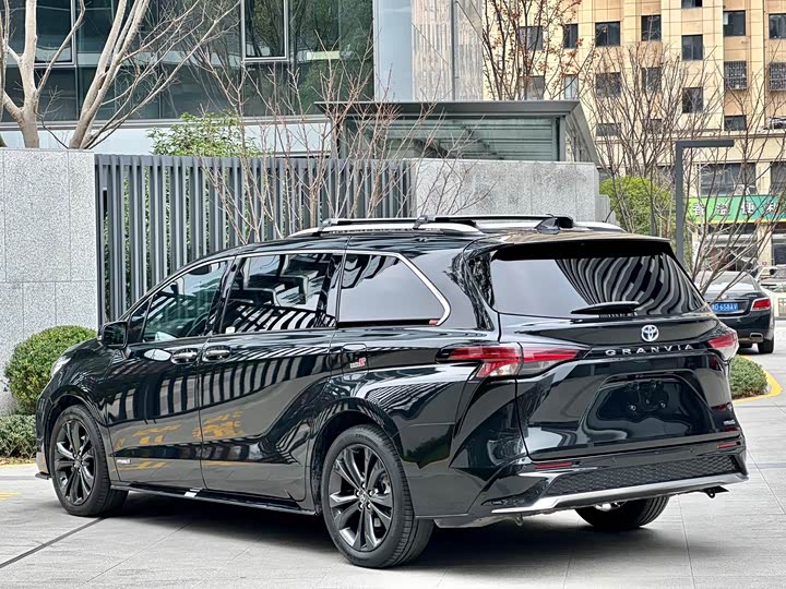 Фото 5 - Toyota Granvia