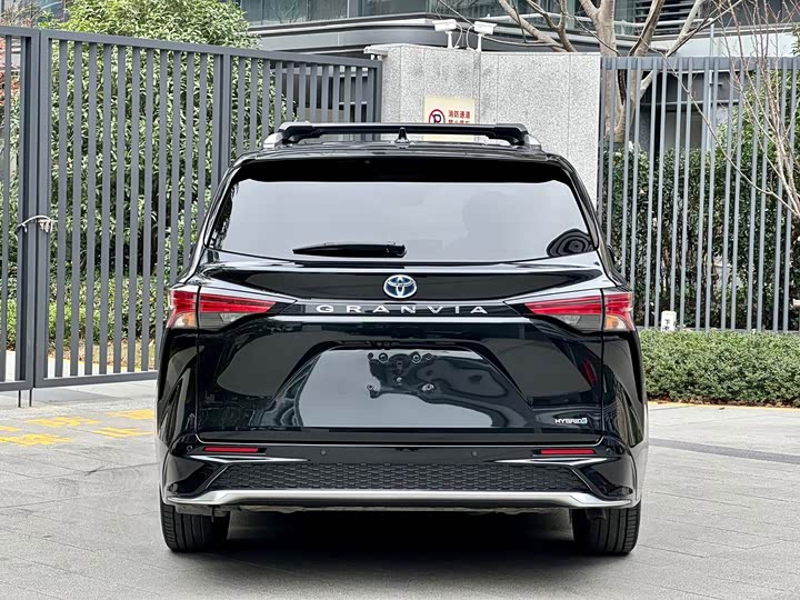 Фото 6 - Toyota Granvia