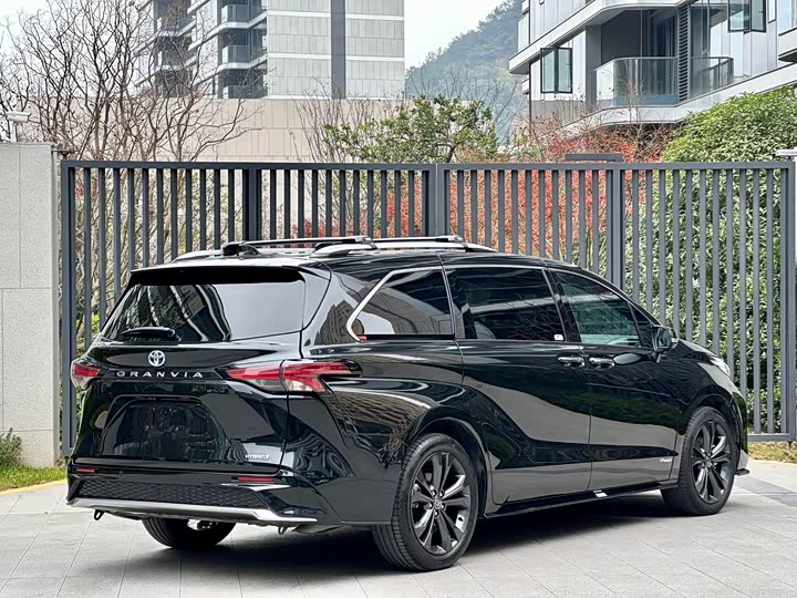 Фото 7 - Toyota Granvia