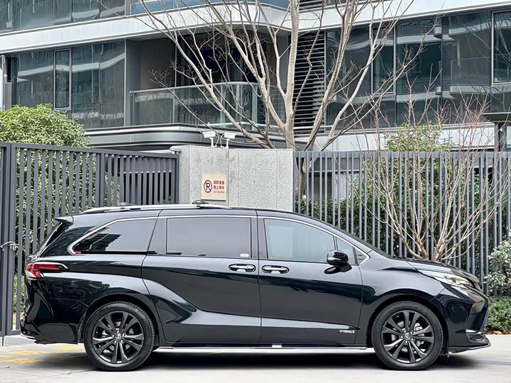 Фото 8 - Toyota Granvia