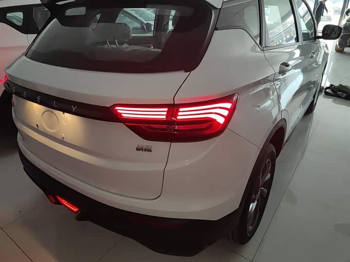 Фото 8 - Geely Coolray