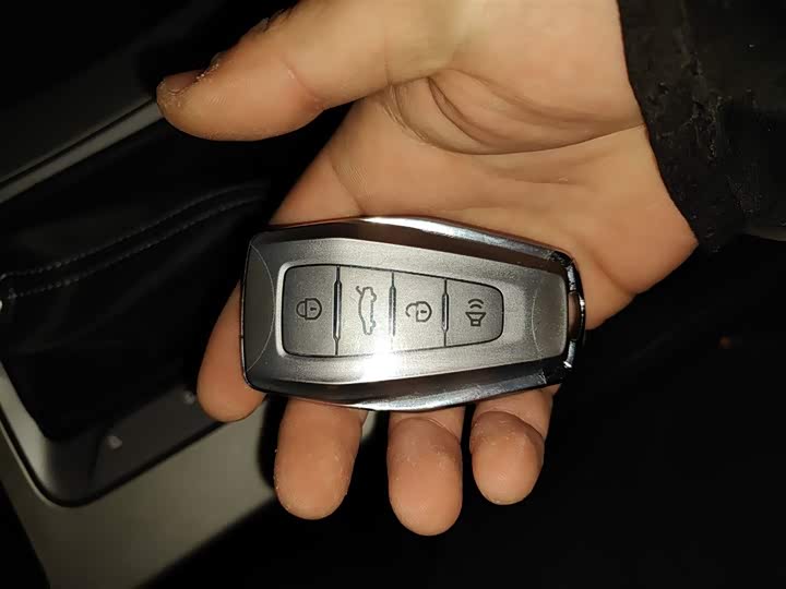 Фото 9 - Geely Coolray