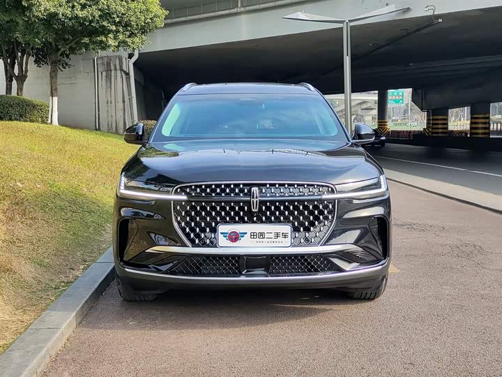 Фото 2 - Lincoln Nautilus