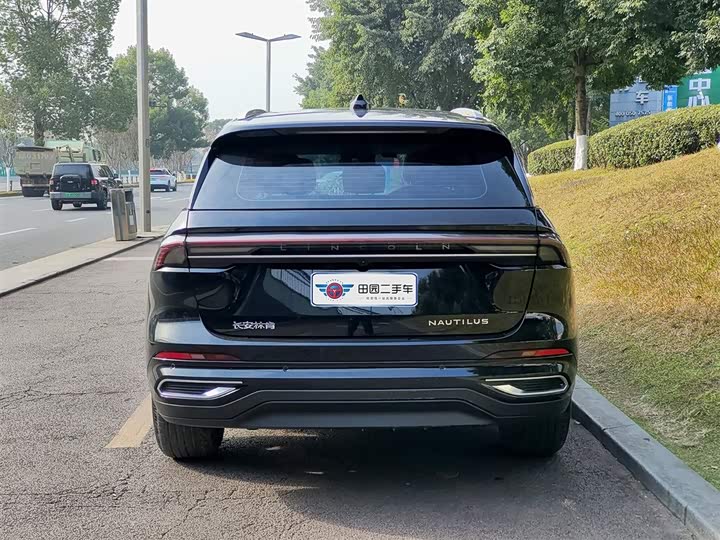 Фото 5 - Lincoln Nautilus
