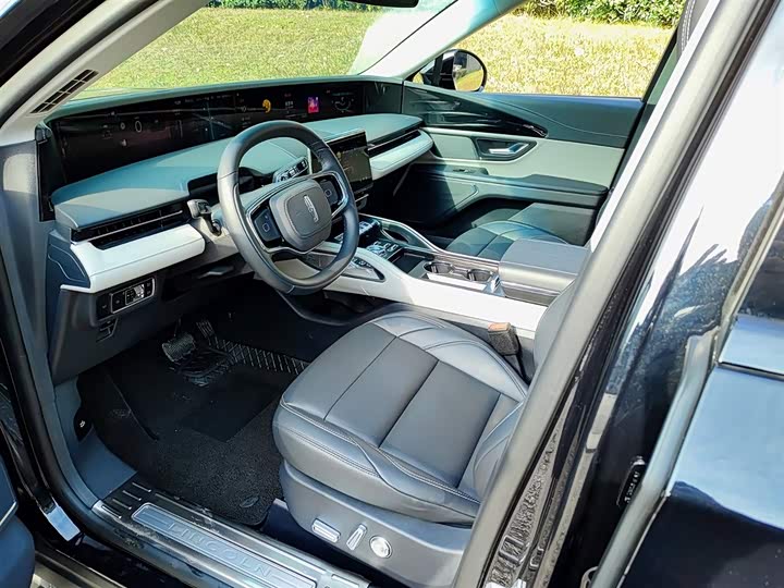 Фото 7 - Lincoln Nautilus