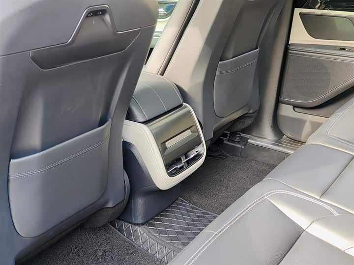 Фото 9 - Lincoln Nautilus