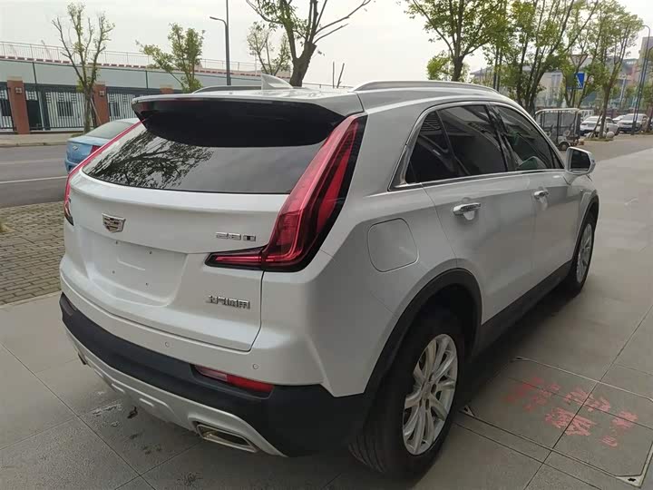 Фото 7 - Cadillac XT4