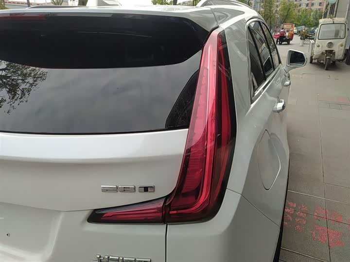 Фото 8 - Cadillac XT4