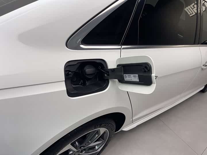 Фото 6 - Audi A4L