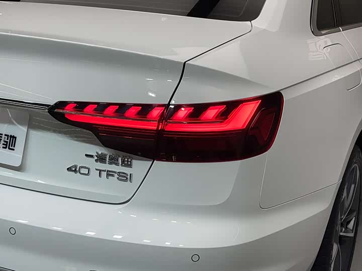 Фото 8 - Audi A4L