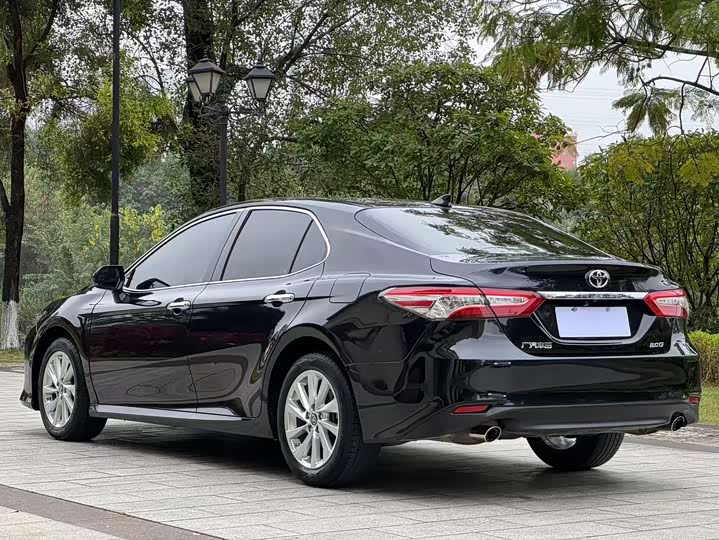 Фото 3 - Toyota Camry