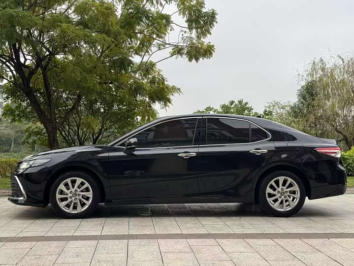 Фото 6 - Toyota Camry