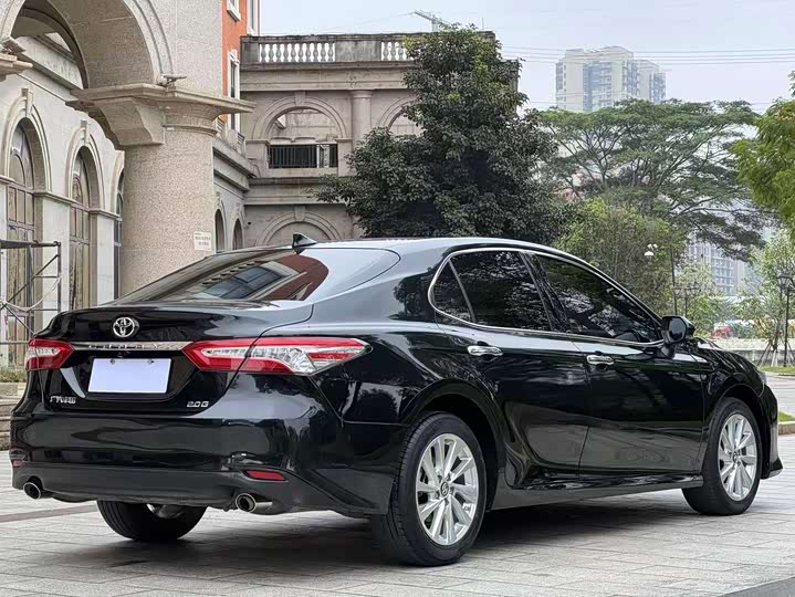 Фото 7 - Toyota Camry