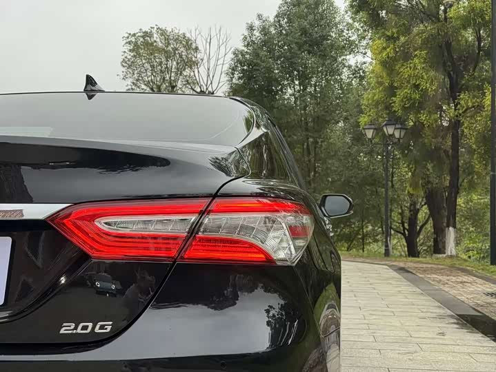 Фото 9 - Toyota Camry