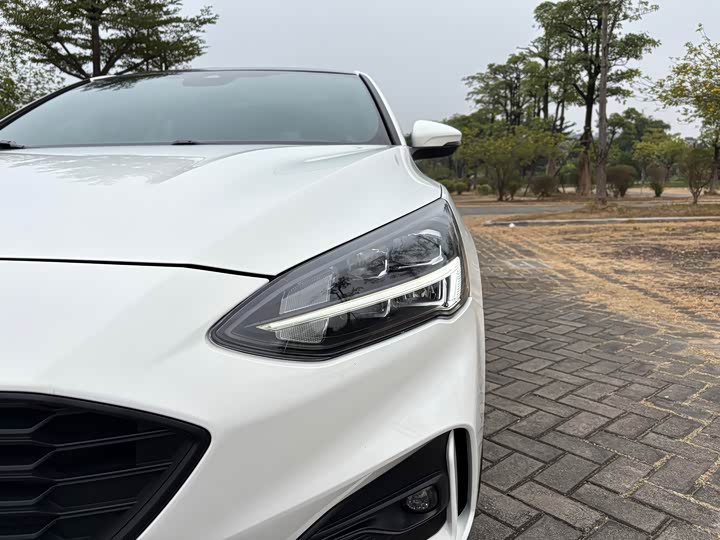 Фото 4 - Ford Focus