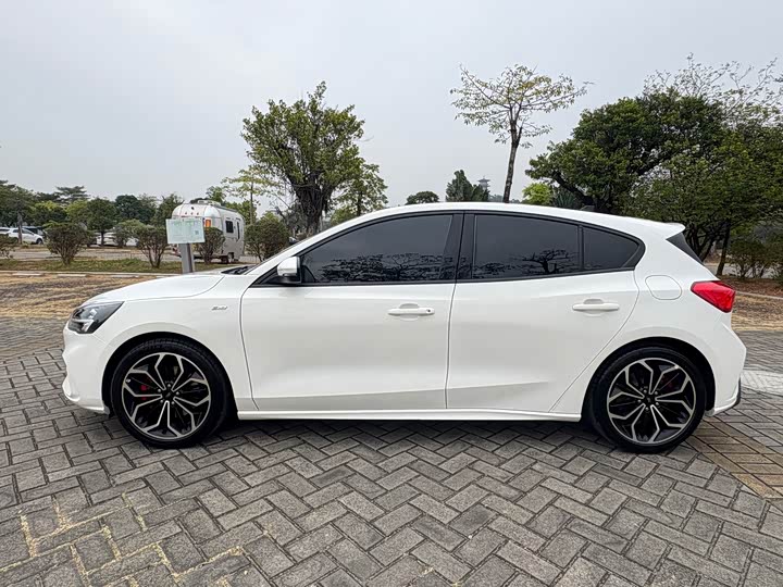 Фото 7 - Ford Focus