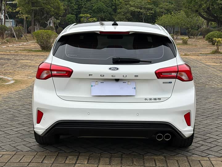 Фото 8 - Ford Focus