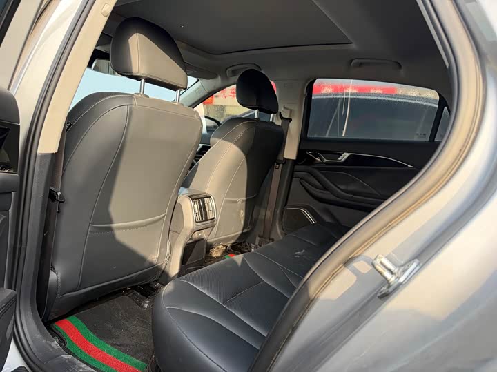 Фото 9 - Bestune B70