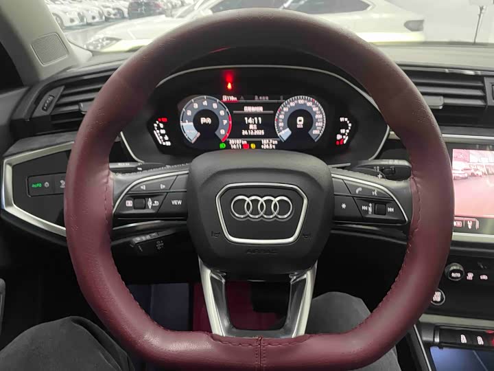 Фото 8 - Audi Q3