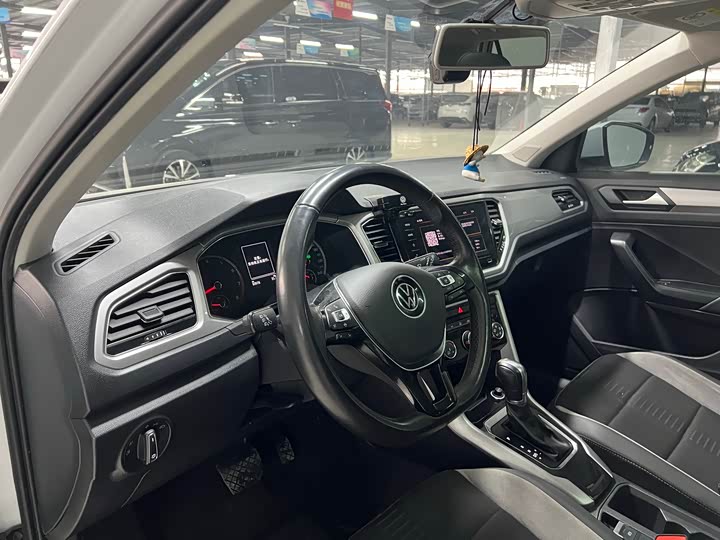 Фото 4 - Volkswagen T-Roc