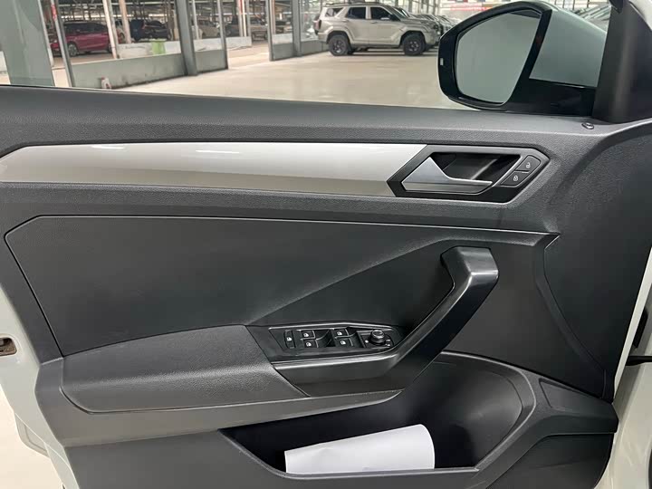 Фото 5 - Volkswagen T-Roc