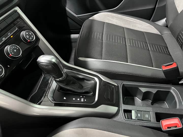 Фото 6 - Volkswagen T-Roc