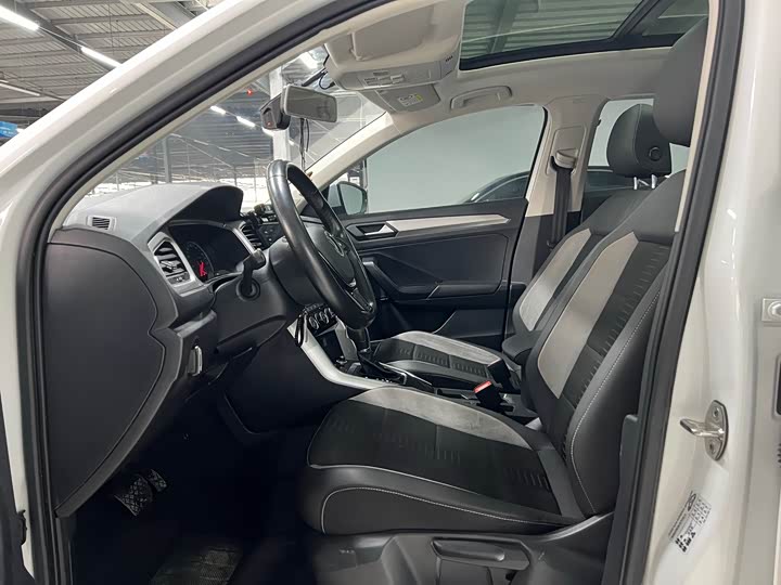 Фото 7 - Volkswagen T-Roc