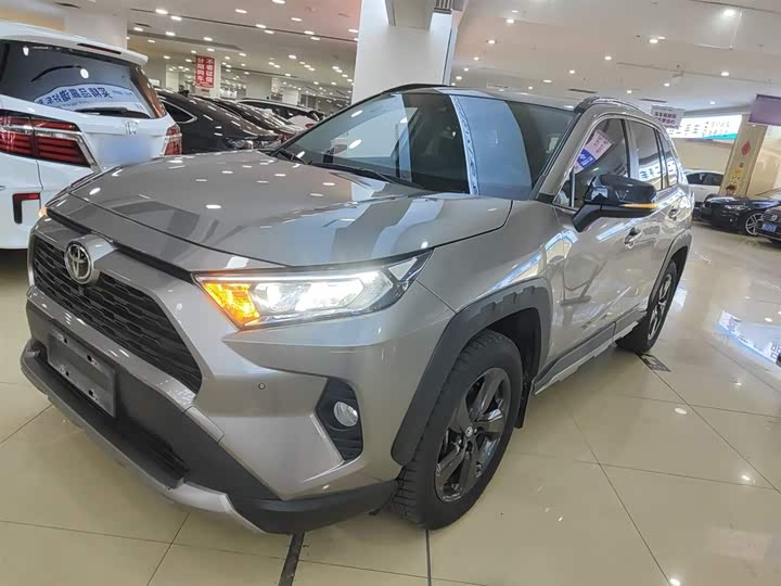 Фото 2 - Toyota RAV4