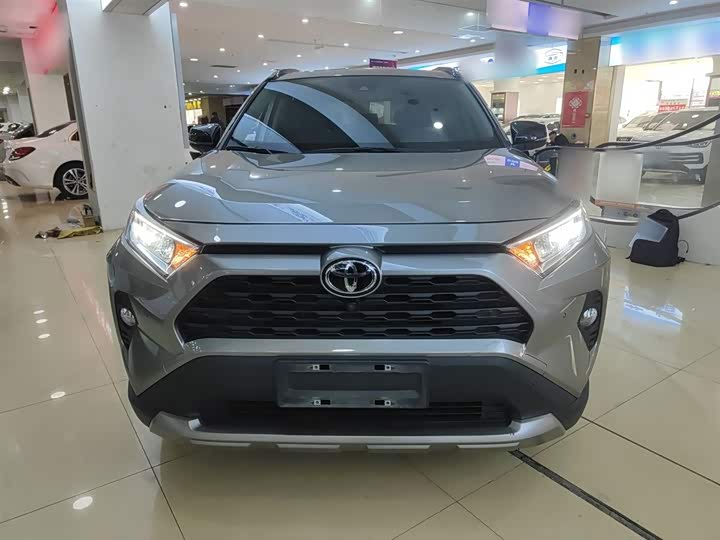 Фото 3 - Toyota RAV4