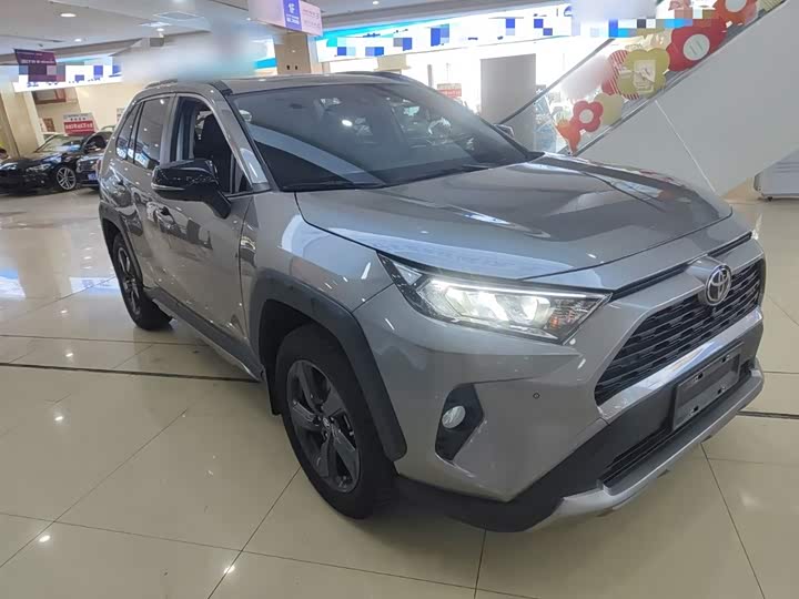 Фото 4 - Toyota RAV4