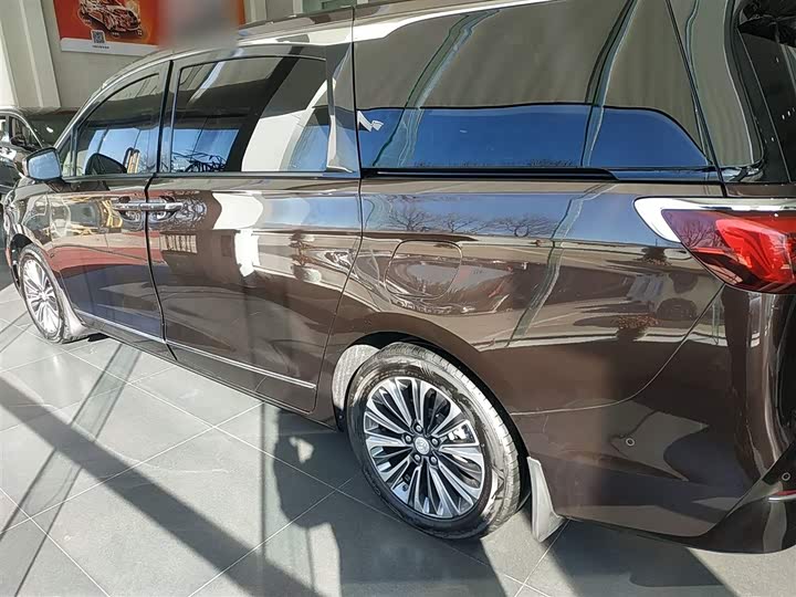 Фото 5 - Buick GL8 ES