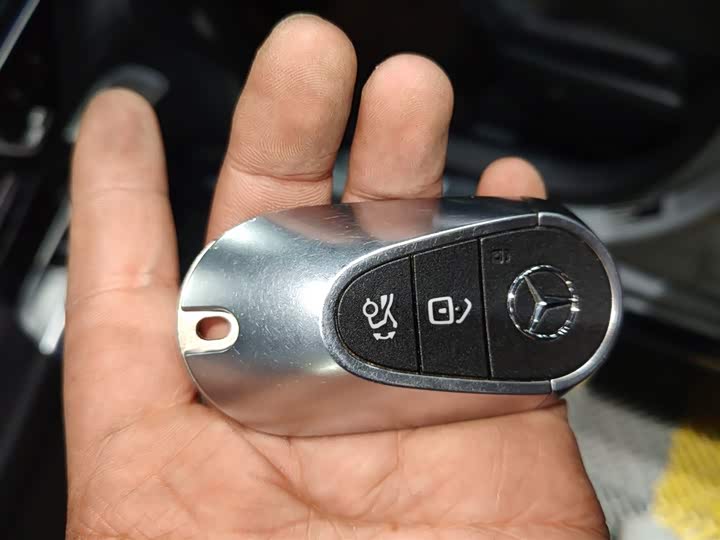 Фото 9 - Mercedes-Benz EQE