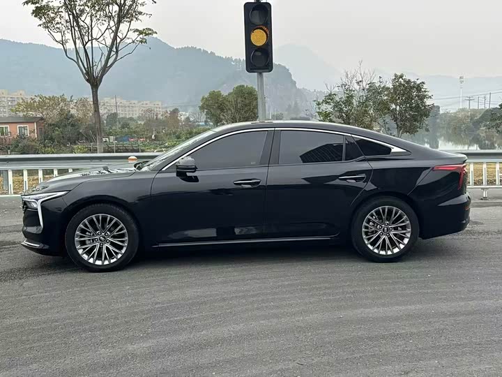 Фото 4 - Bestune B70