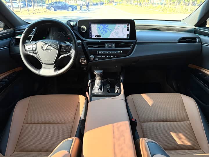 Фото 5 - Lexus ES