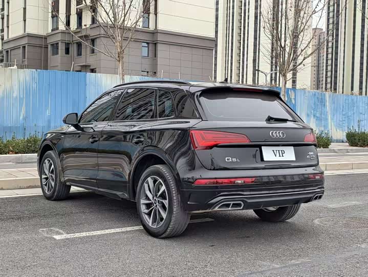 Фото 7 - Audi Q5L