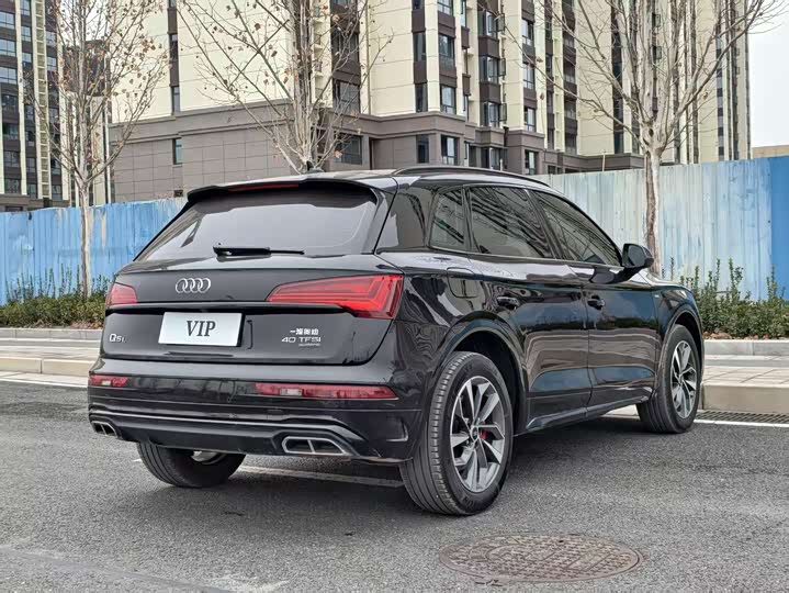 Фото 9 - Audi Q5L