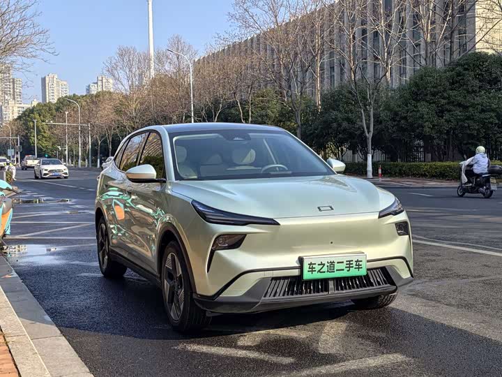 Фото 3 - Bestune 03