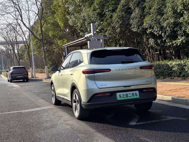 Фото 5 - Bestune 03