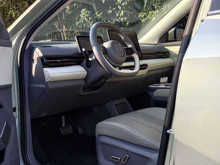 Фото 8 - Bestune 03